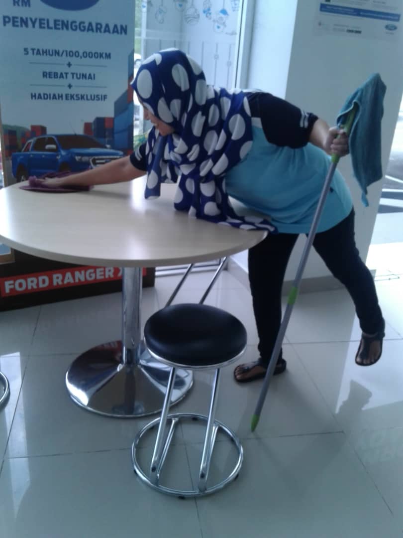 	Car Showroom cleaning