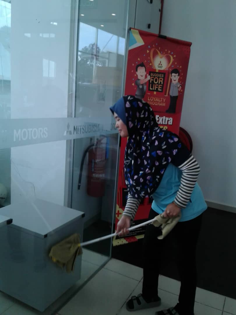 	Car Showroom cleaning
